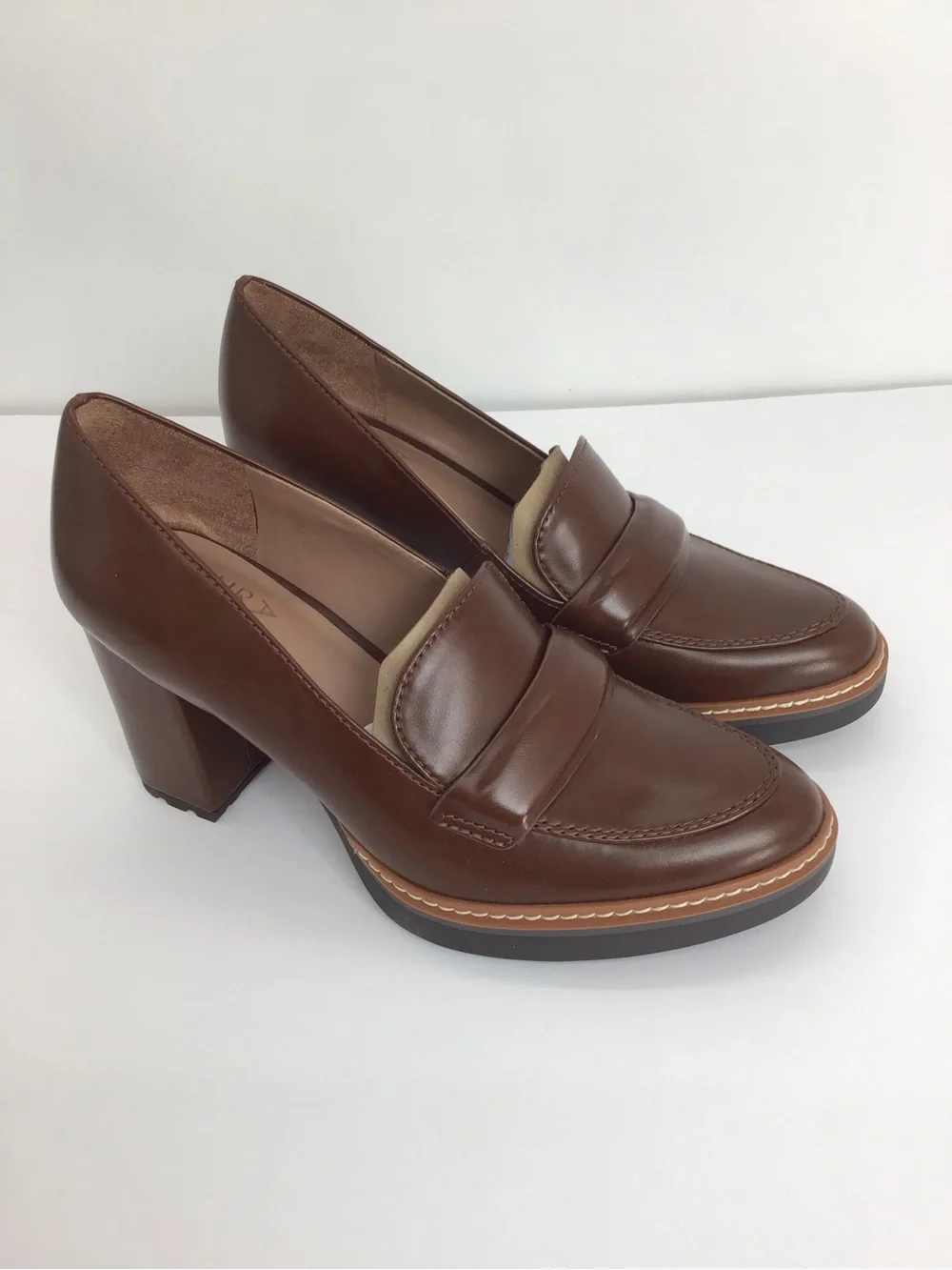 NWOT Naturalizer Dabney Slip-On Platform Penny Loafer Heel Career Brown Size 6.5